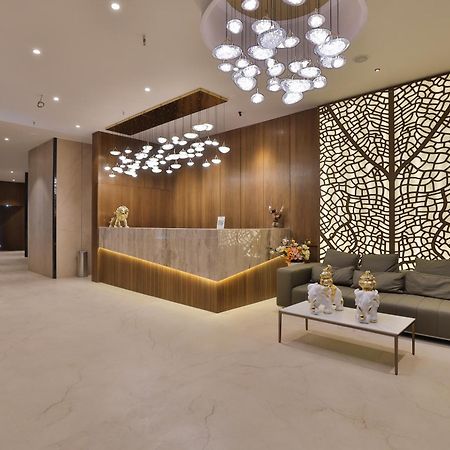 Hotel Elements Surat Exterior foto