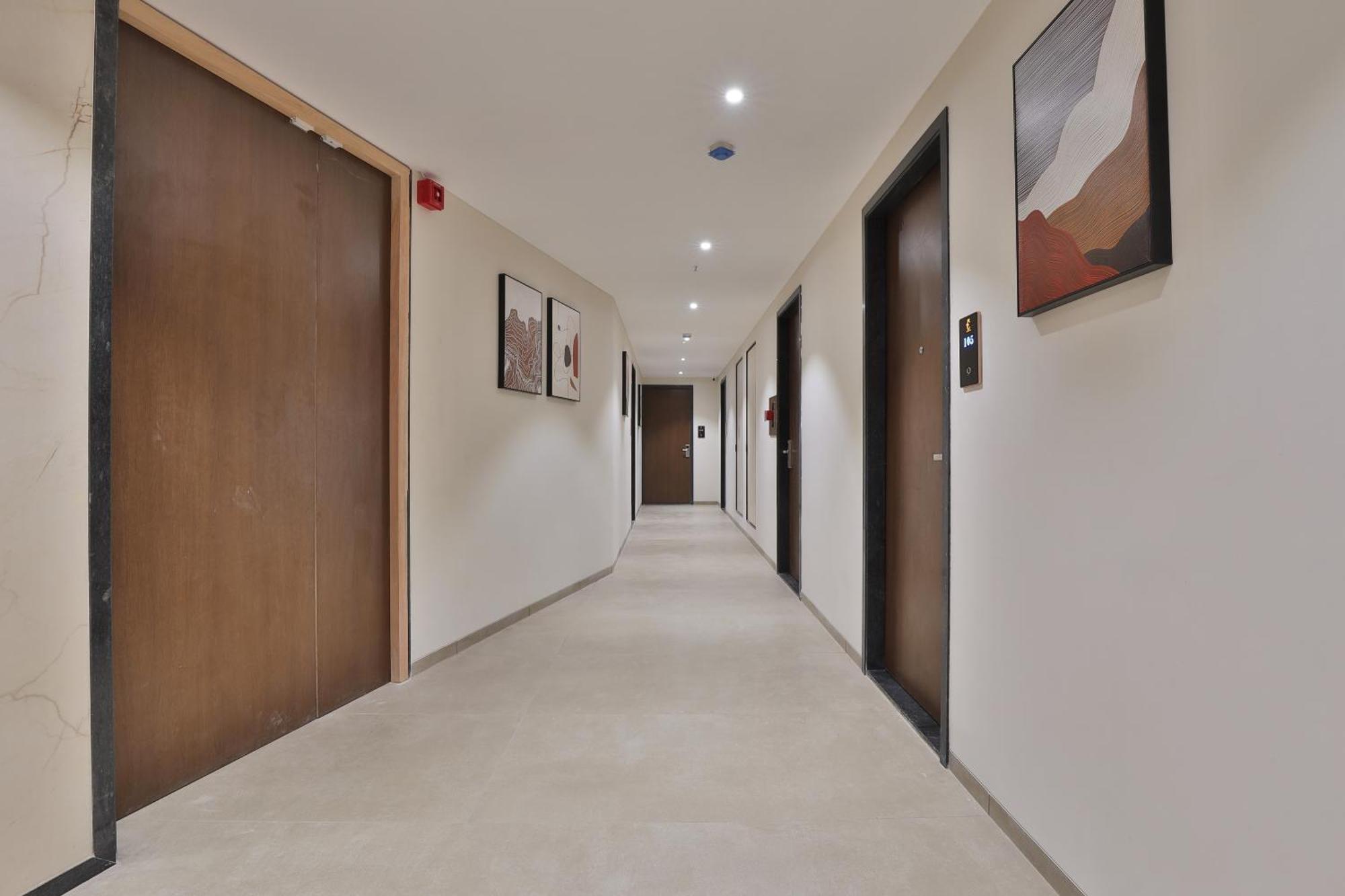 Hotel Elements Surat Exterior foto