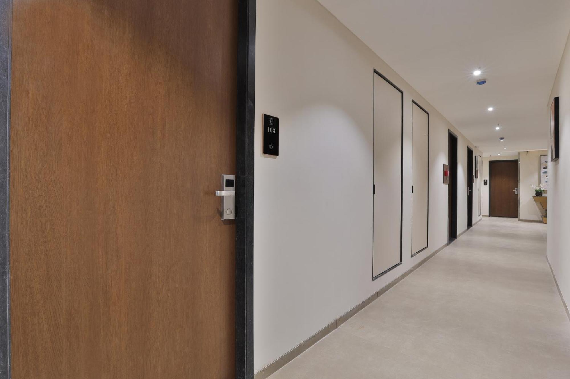 Hotel Elements Surat Exterior foto