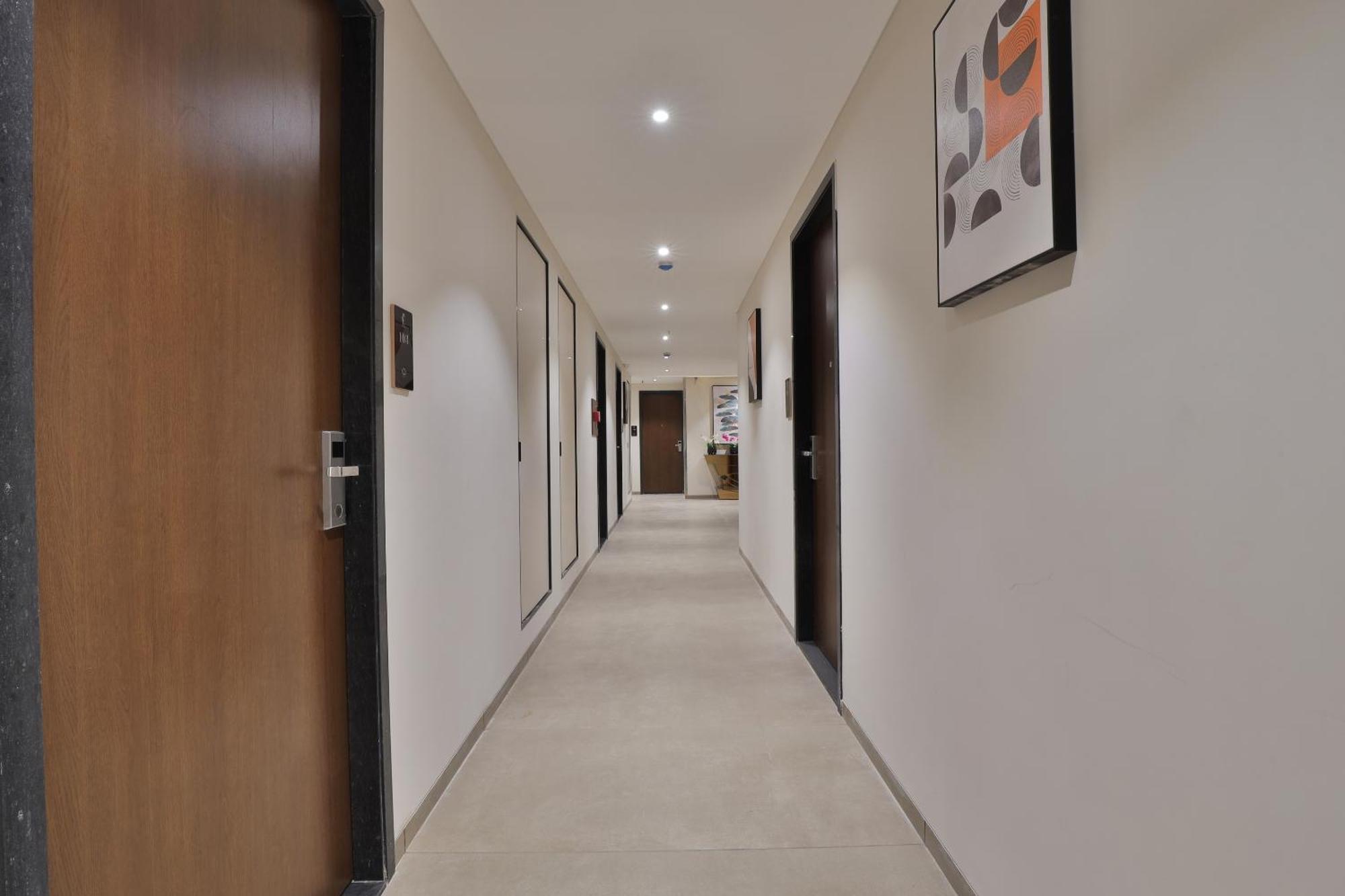 Hotel Elements Surat Exterior foto