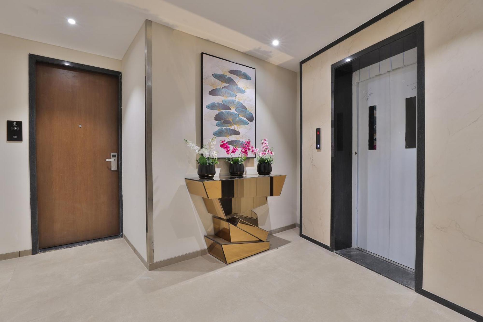 Hotel Elements Surat Exterior foto
