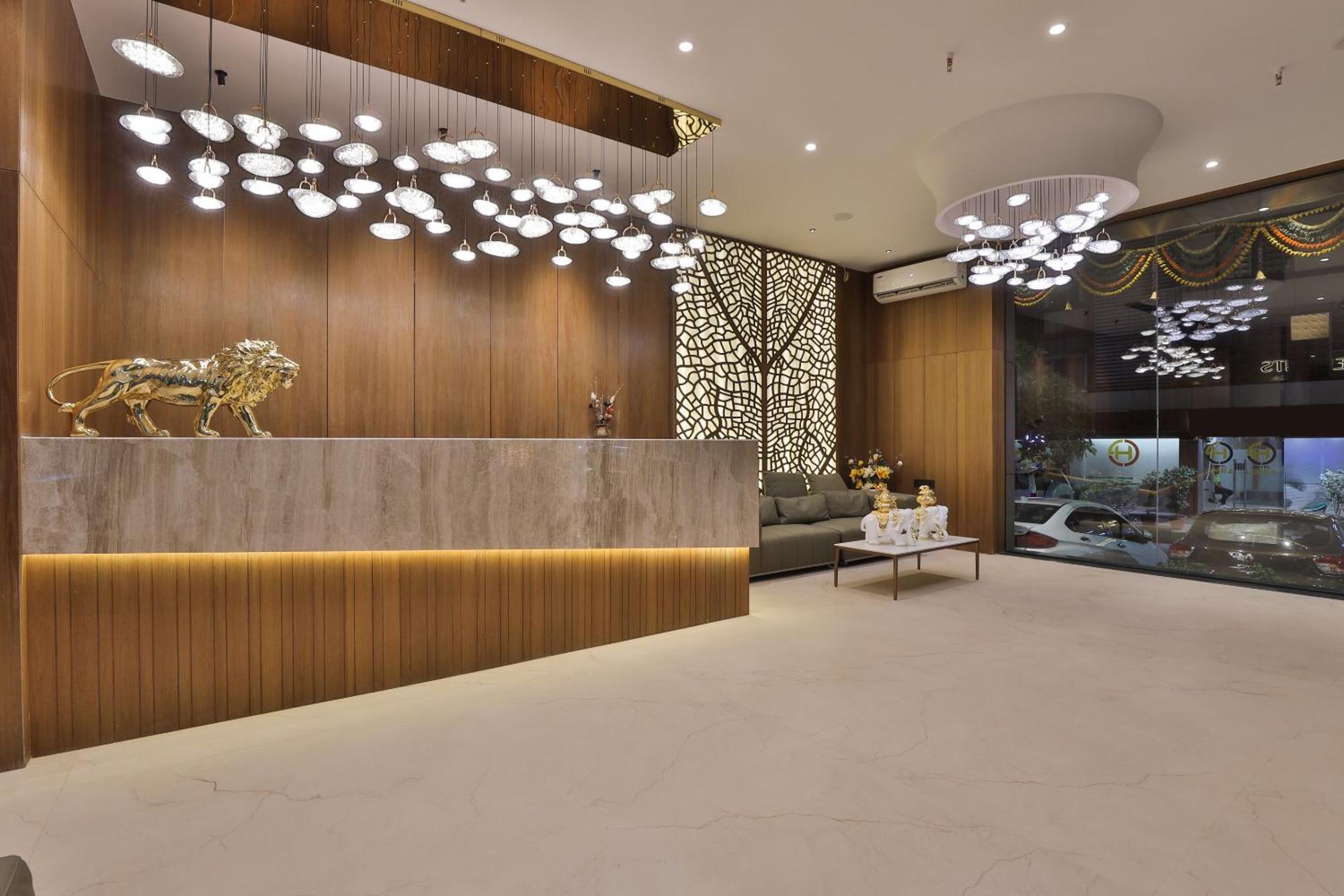 Hotel Elements Surat Exterior foto