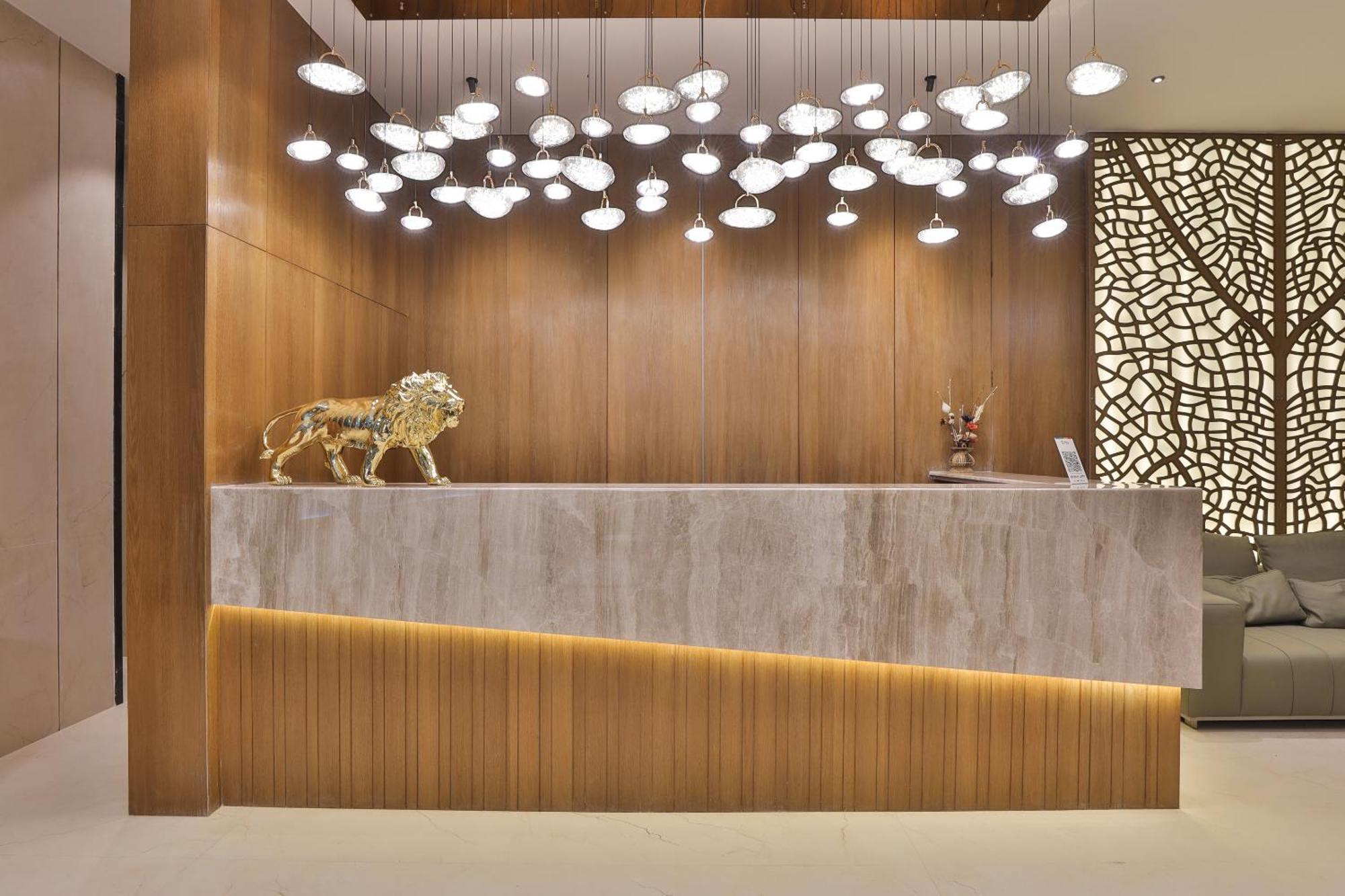Hotel Elements Surat Exterior foto