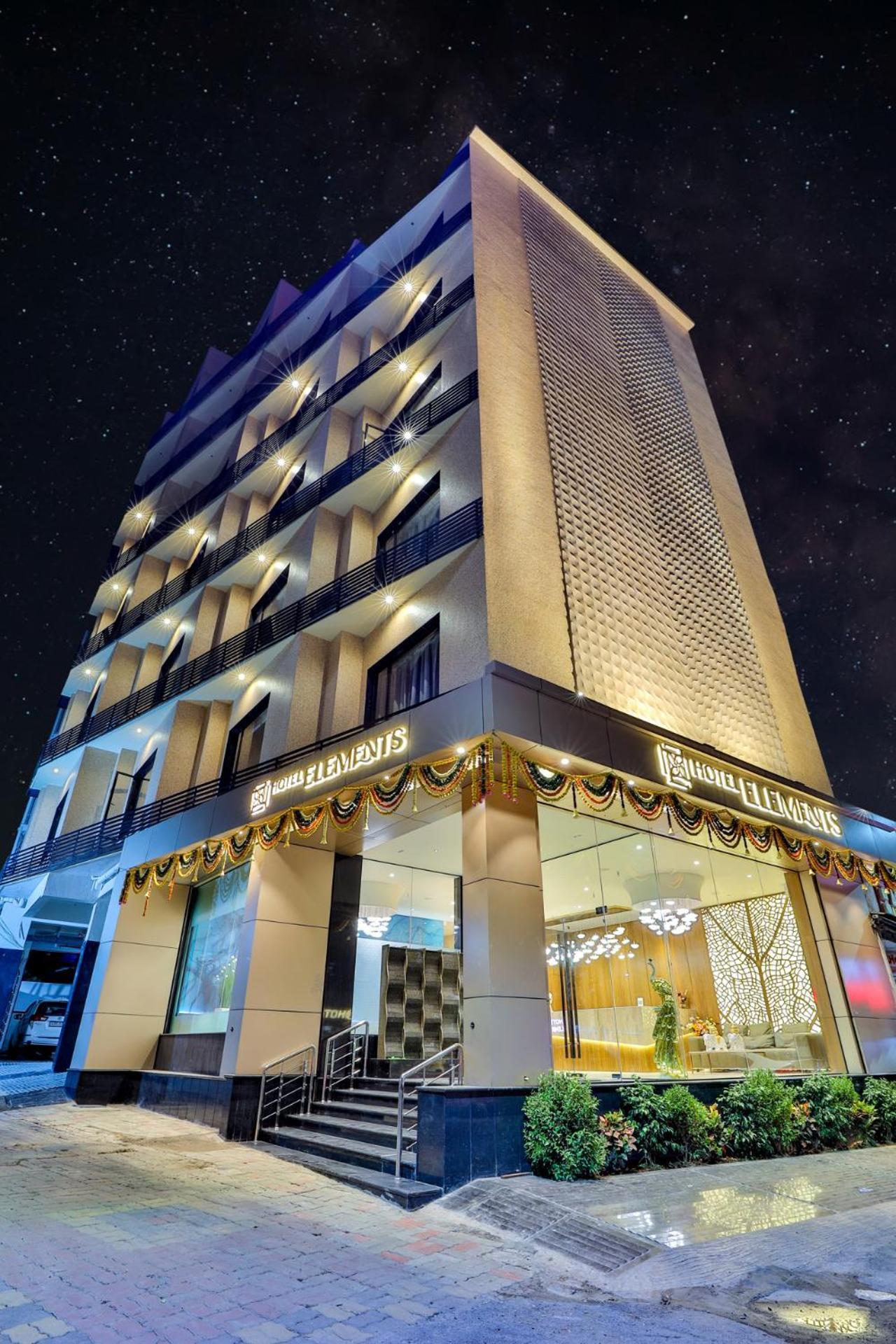 Hotel Elements Surat Exterior foto