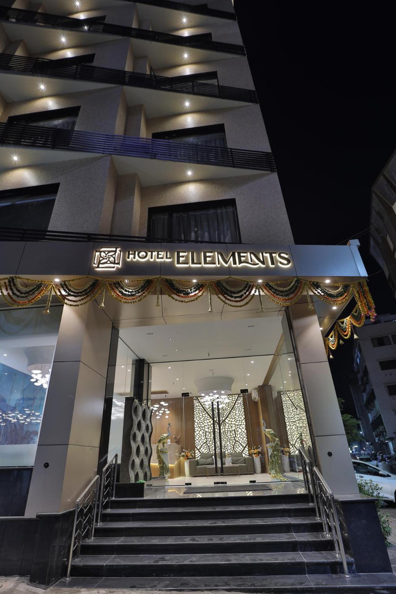 Hotel Elements Surat Exterior foto