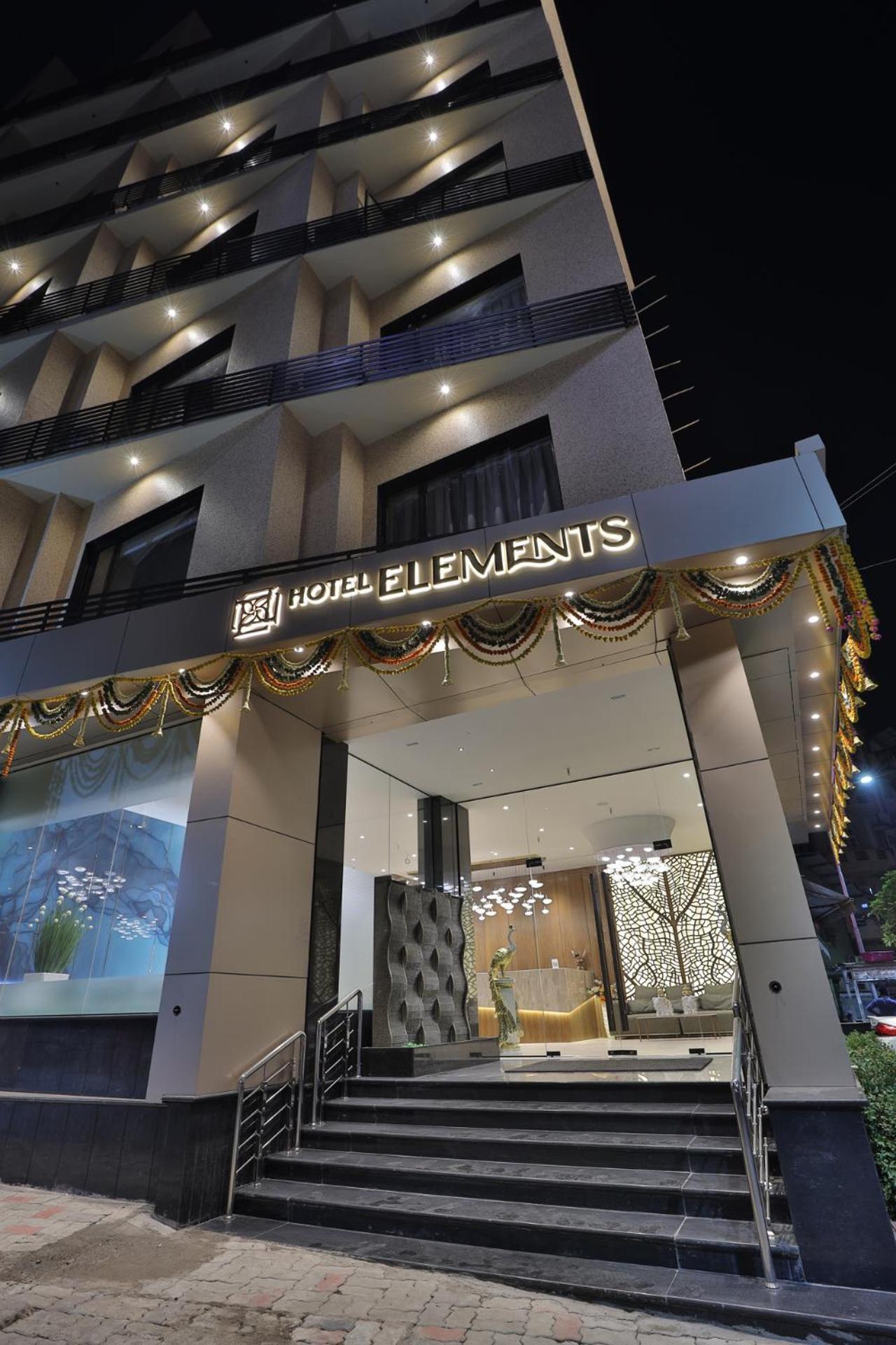 Hotel Elements Surat Exterior foto